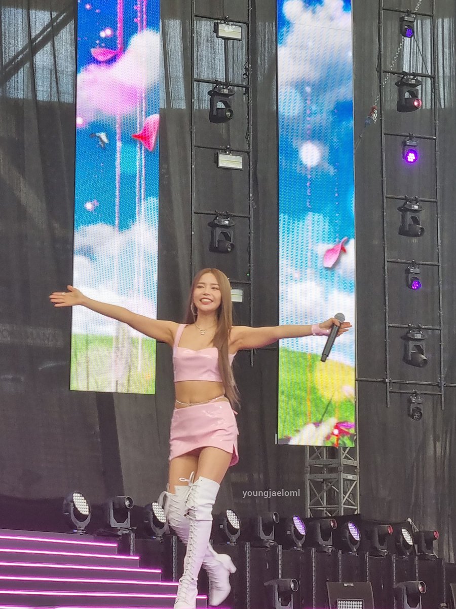 woosanshands's tweet photo. god is a woman and she is called solar https://t.co/cqpSIUxiO3