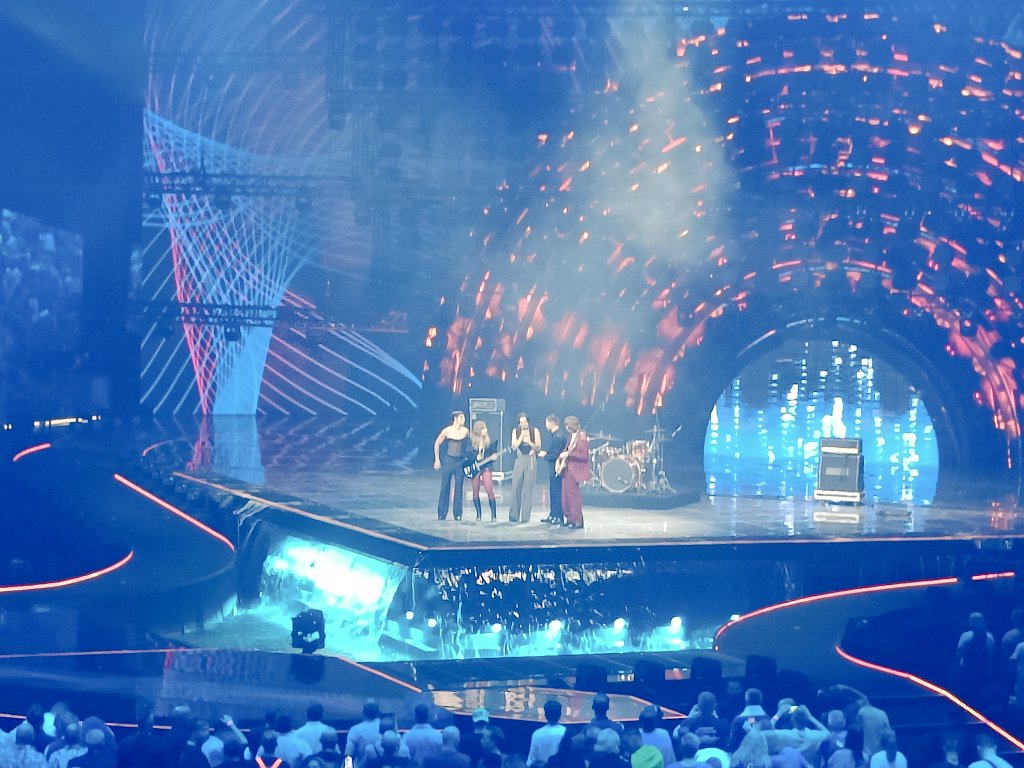 fchardon's tweet photo. @Eurovision with @thisismaneskin that rock 🤘 https://t.co/ylORZGb9GL