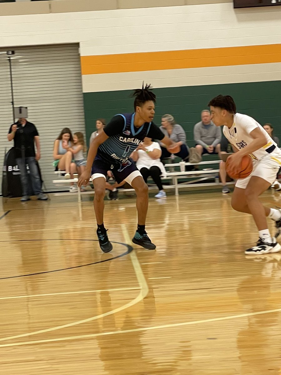 2023 G JJ Mata is filling up the stat sheet with an impressive 18 points in the first half against the STARS. Has been very active around the rim and finishes aggressively at the basket.