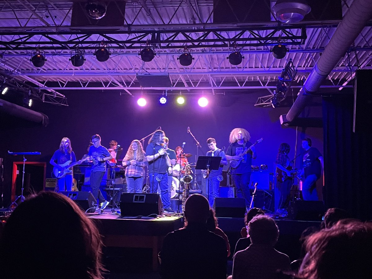 ASzyper's tweet image. One night you’re piling into the backseat of your friend’s parents’ car to go to Laser Floyd. The next thing you know, you’re driving to School of Rock to watch your kids’ friend play Pink Floyd. #andjustlikethat