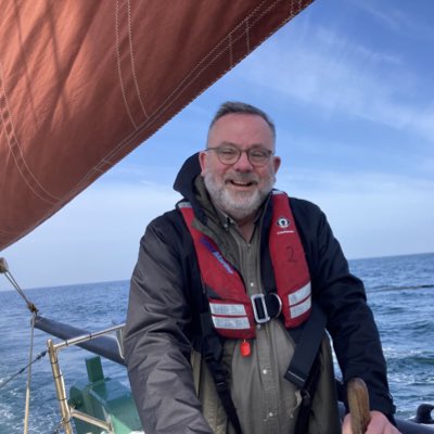 HuwDWilliams's tweet photo. #NewProfilePic at the helm of the Swan. #Lefthanddownabit https://t.co/Z09M1jW8t8