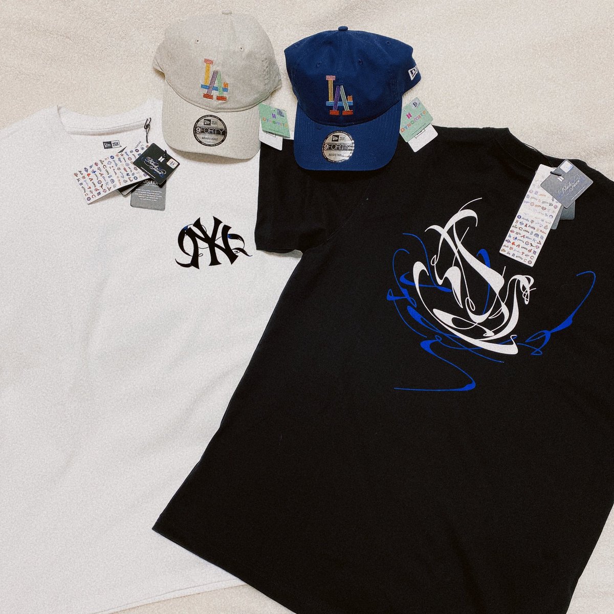 Fuusbtxtatz's tweet photo. BTS× NEW ERA
Tシャツ Black Swan ver.
キャップ Dynamite ver.
Dが買ってくれた🛍
キャップは👧🏻と
TシャツはDと
それぞれオソロで。
着る時被らないように気を付けないとDにはいえない🆖ソンミンス(;ᐛ ).。o
#BTSNEWERA
#NEWERA
#newerabts
#BTS
#BTSARMY https://t.co/R6JCvM9xWG