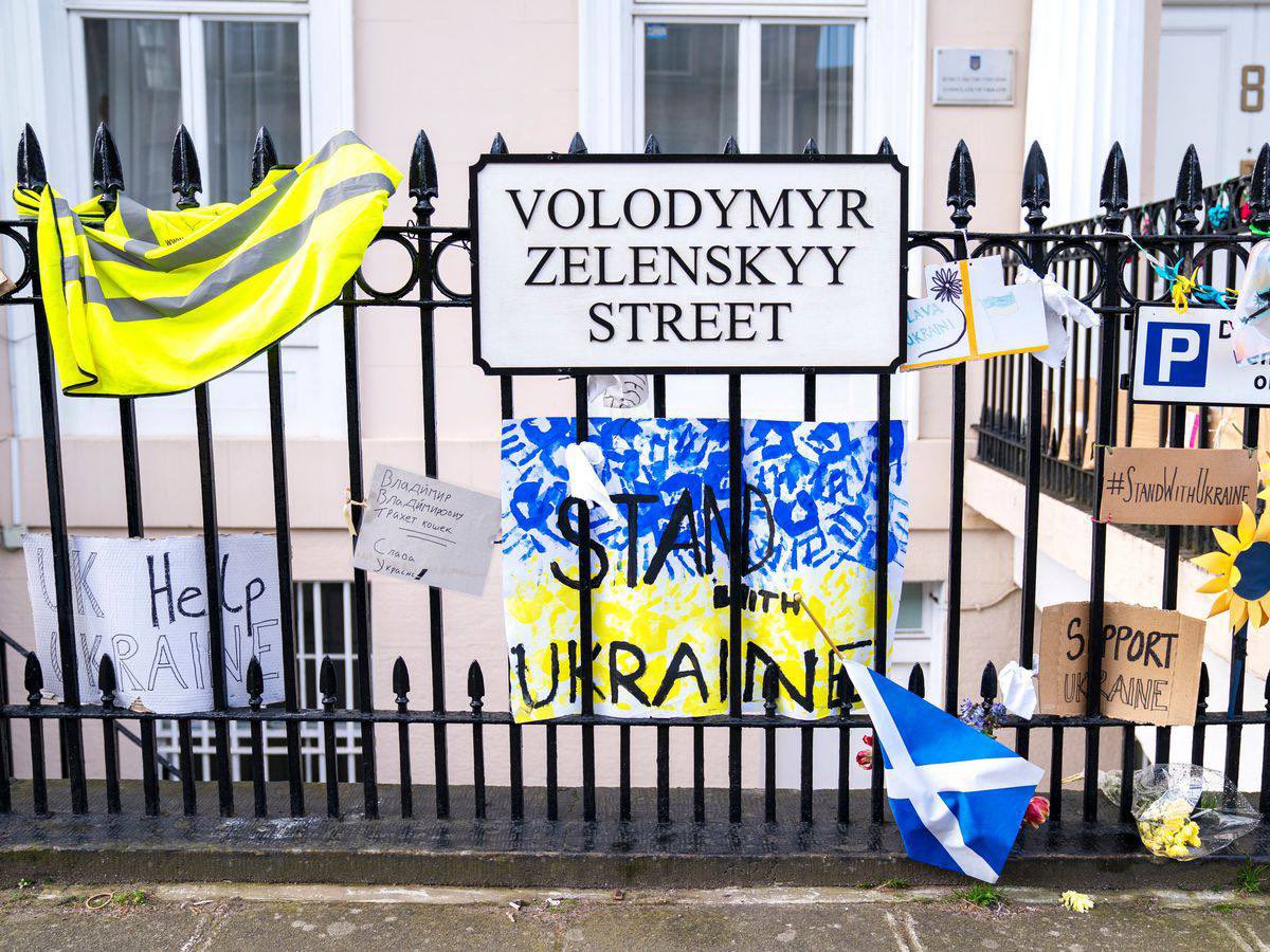 Biz_Ukraine_Mag's tweet photo. Scottish authorities have renamed a central street in Edinburgh as Volodymyr Zelenskyy Street https://t.co/VlmOY7doBN