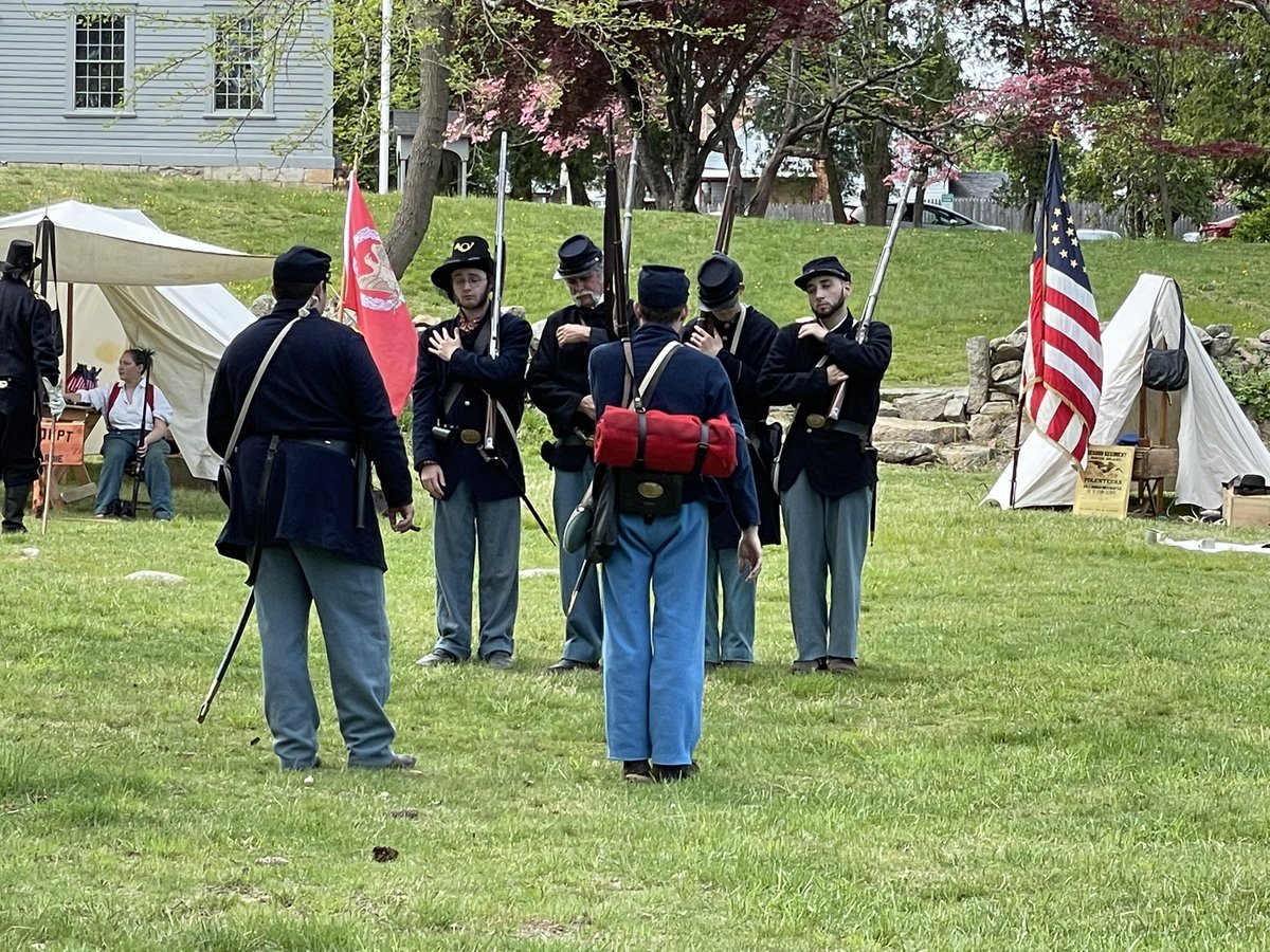 2ndrivcob's tweet photo. A great time at the Nathanael Greene Homestead for their timeline event! #rihistory #rhodeisland #americancivilwar #2riv #coventryri https://t.co/B2fKEyb4Cc