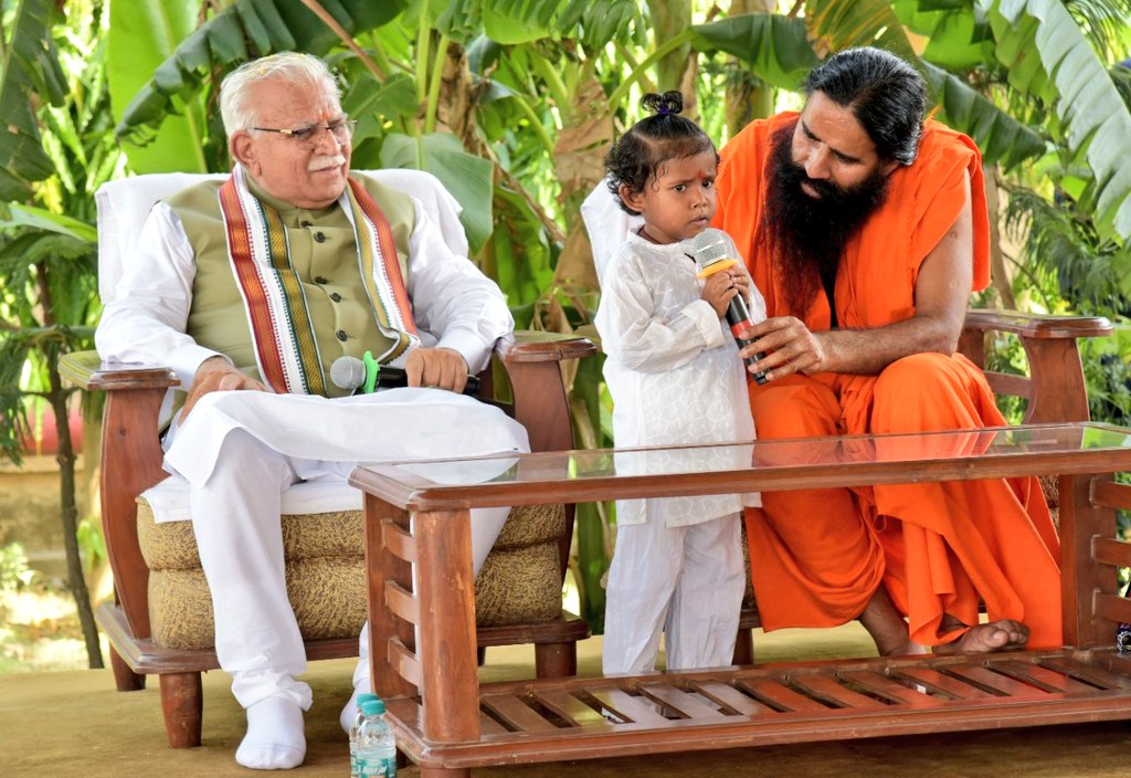 yogrishiramdev's tweet photo. आज मा. मुख्यमंत्री श्री @mlkhattar जी व भूतपूर्व मुख्यमंत्री उत्तराखंड मा.  @DrRPNishank जी ने पतंजलि योगपीठ के सेवा कार्यो का अवलोकन किया व शिक्षा,संस्कृति,संस्कार,योग,
कुदरती खेती,पतंजलि ग्लोबल गुरुकुल,पतंजलि ग्लोबल विश्वविद्यालय आदि विषयों पर चर्चा हुई। https://t.co/LuEpwSAfIh