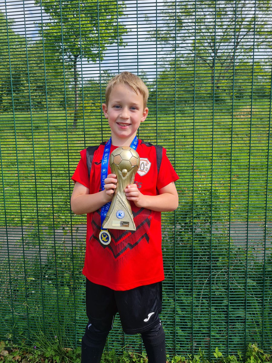 SiobhanOConnor2's tweet photo. @YewTreeSandwell Archie and his team won the cup today for the under 7s 🖤❤️😁 Another medal to show to @JamieGBarry #silverdale #chancetoshine https://t.co/88UDADJgQF