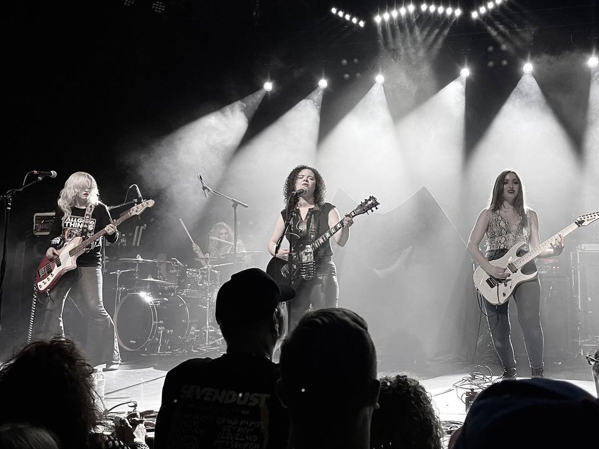 PLUSHROCKS's tweet image. It’s hard to believe is out last show on the @Sevendust Animosity Tour with @AGTrockofficial and @DeepfallBand😩 We’ve had an amazing time, have met so many amazing people and have new friends. Don’t miss us tonight at Neighborhood Theater in Charlotte, NC!