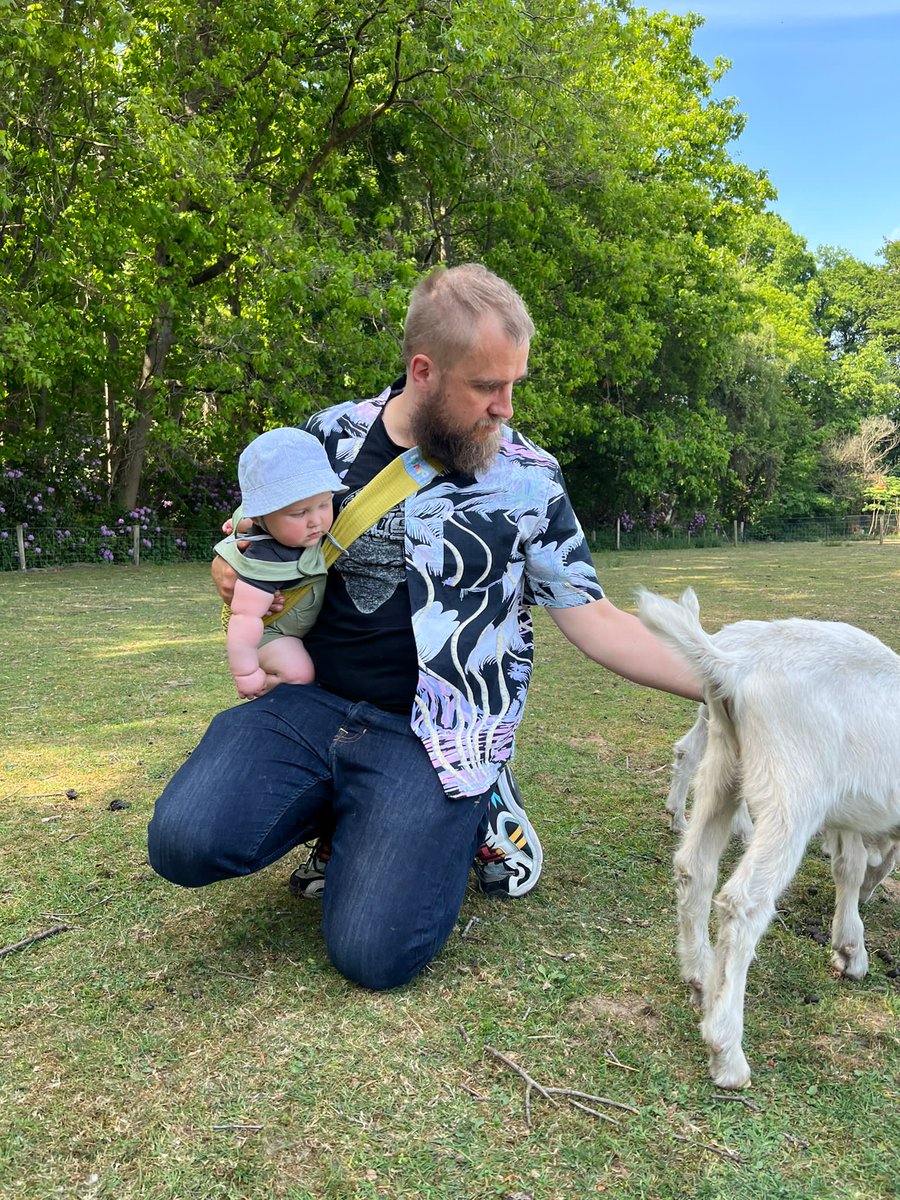 "...en welk geluid maakt de geit, Obi? Da's juist! BWAAAAAAAAAAH!?..."