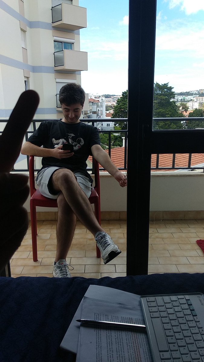 FinaPirata's tweet photo. @O_Grilo__ @OUTL4Wzin E depois disto tudo , ele ainda continua em minha casa 🤡🤡 https://t.co/JImlML3Z0Q