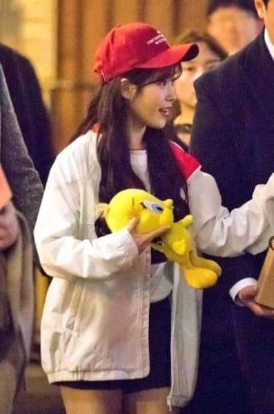 IUmusique's tweet photo. The living tweety bird 🥺

RT &amp; DROP THE HASHTAGS UAENAS!!
Let’s GO!

JIEUN YOU'RE 30 NOW
#30SpringsWithIU
#서른살의봄_지은아_생일축하해 https://t.co/434eKpExF2