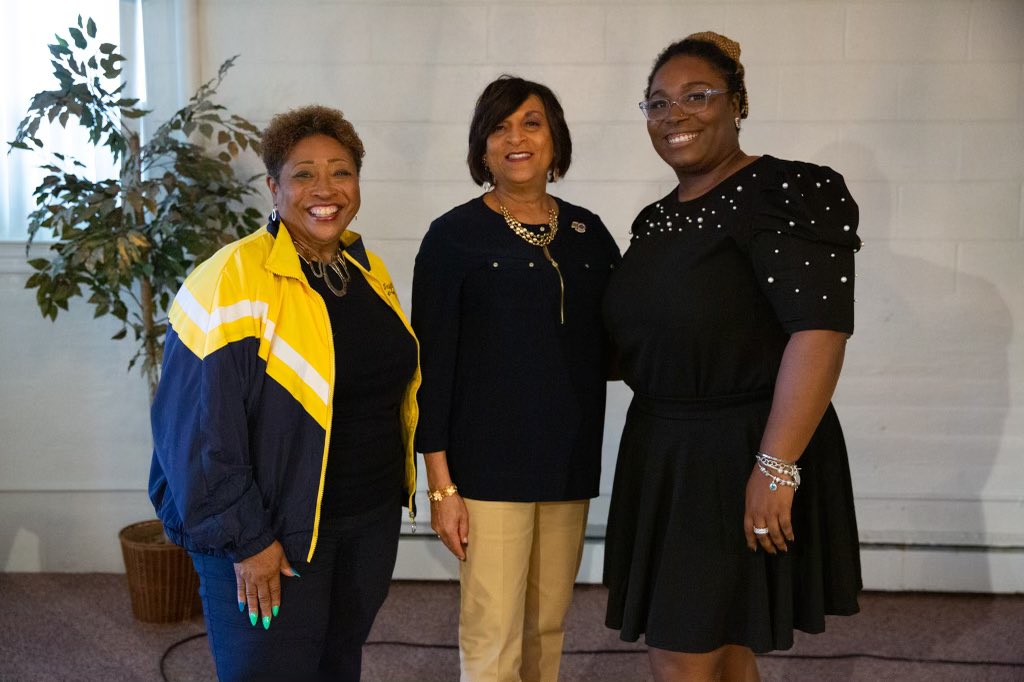 SimplySprtyChic's tweet photo. Still buzzing from celebrating our youth on yesterday at ‘The Grand Slam.’ We honored their many accomplishments within their church, classroom & community. Special thanks to our speaker, @niya_grant.
#MissionsMatter #YouthAwards #WHOMS #TransformativeService #AMEZion #AMEZMA https://t.co/D4vdCMoueA