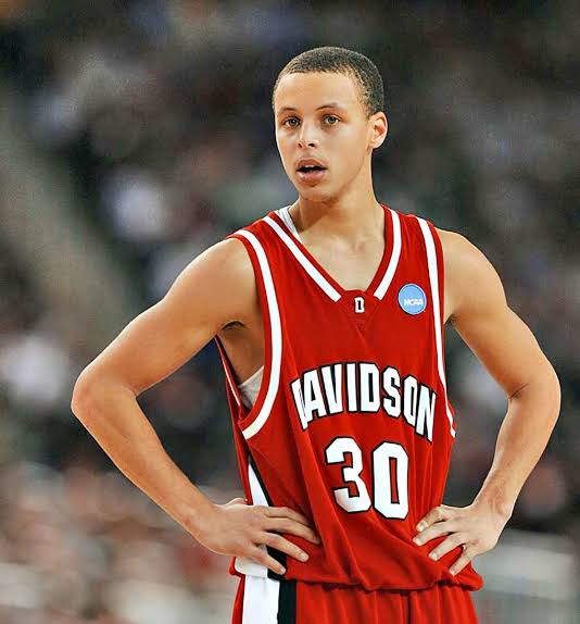 Stephen Curry completa graduação em Sociologia depois de 13 anos na NBA, nba