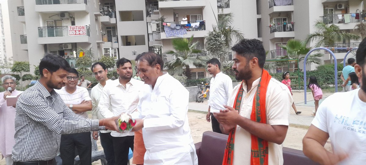 gcgna2's tweet image. आज बीजेपी दादरी विधायक @tejpalnagarMLA जी ने गौर सिटी सोसाइटी @BJP4GNA2 मे आकर अपनी प्रचंड जीत के लिये सोसाइटी वासियों का आभार व्यक्त किया/
@myogiadityanath
@ravibhadoria
@dbeniwal21