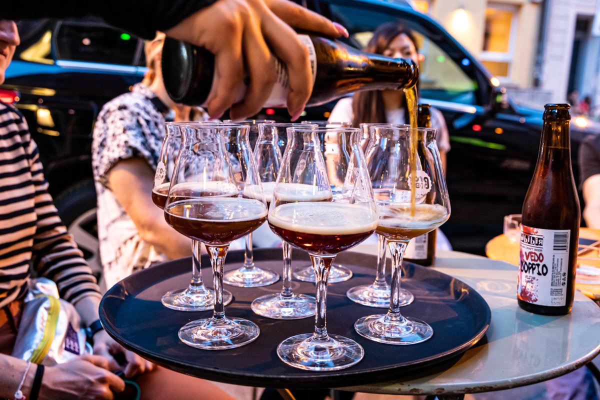 BeerZurich's tweet photo. Cheers for Summer with awesome beers and awesome people🤩 

Next option to join us for more is on 19.05 🍻 Book below:

https://t.co/O1yPCBOZDE 

Among the great brews we tried were some from @stigbergets, Hoppy People and Bibibir😋

#Zurich #Switzerland #CraftBeer https://t.co/LdhfaxQyvT