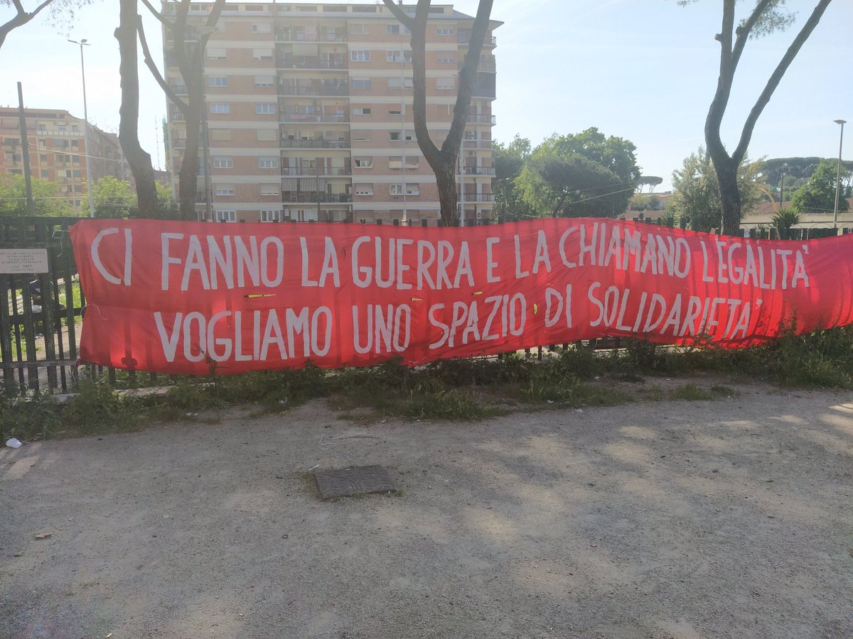 Roma - Inizia il concentramento a Largo Preneste dopo lo sgombero dell'associazione Dhuumcatu.
L'appello è ad aggiungersi in queste ore.