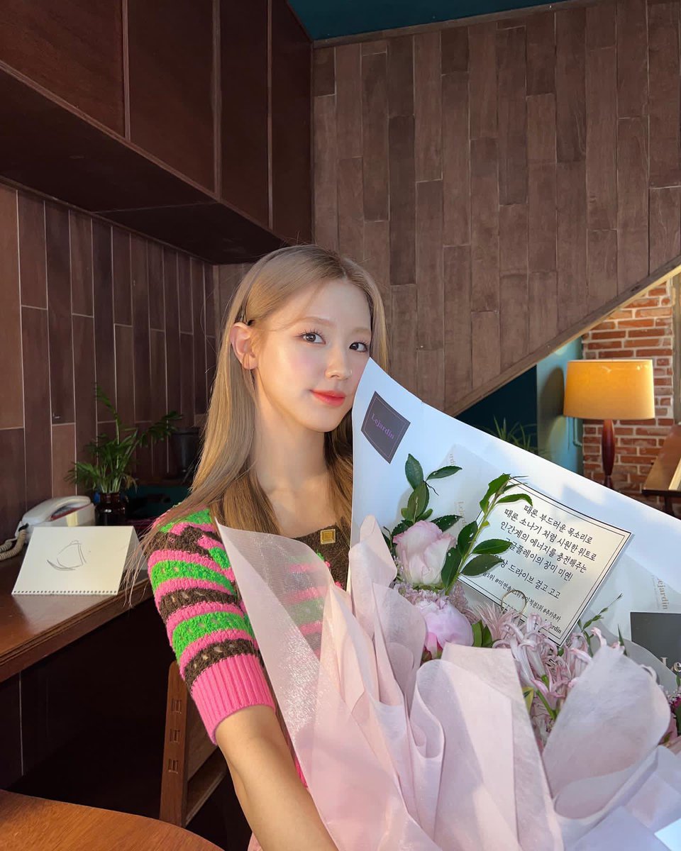 miyeonschu's tweet photo. 💐

#미연 #MY #Drive #Miyeon https://t.co/KGaJiV84vV