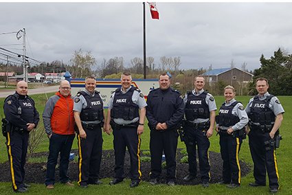 RCMPPEI's tweet photo. It’s #NationalPoliceWeek! We thank all law enforcement officers and employees that work selflessly to keep #Islanders safe. If you want to make a difference in your community, explore what a career in policing has to offer. https://t.co/x6tMNsvyIh
