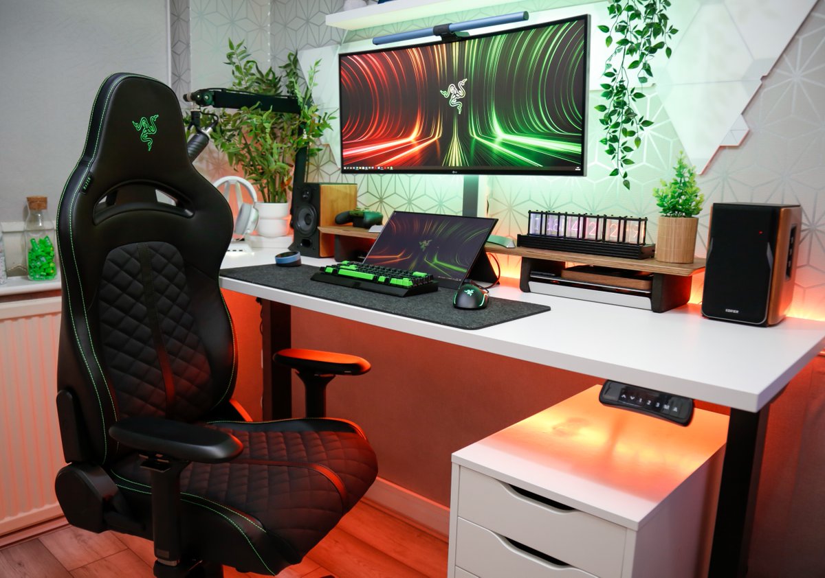 Razer's tweet photo. Enter the comfort zone with the Razer Enki.

📷: gizmoegram https://t.co/Fl6LzMVnMj