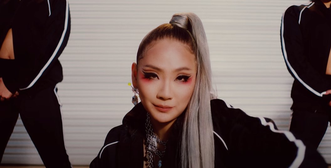 FuzionFireMedia's tweet photo. CL busts out her moves for 'Chuck' performance MV
#allaccessasia #chuck #cl #comeback #Featured #performancemv
https://t.co/HwSwrJE1PG https://t.co/YuNuzLjFQy