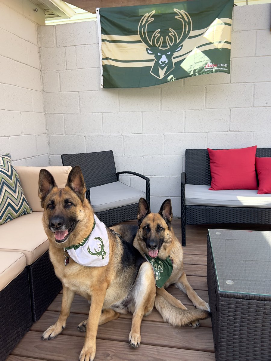 JordanRadler's tweet photo. Bucks in 7! 

🦌🦌🦌 https://t.co/WRbOkFdRez