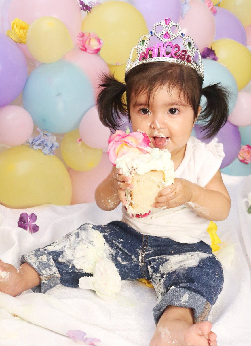 photoJB956's tweet photo. Cake smash of the month of May 🎂 https://t.co/h7Ofau7kJG