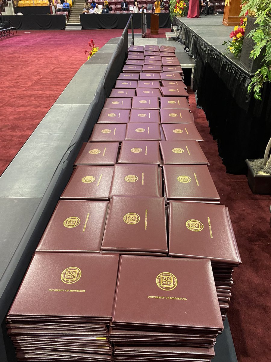 SaraDanzinger's tweet photo. We are ready for our graduates! #UMNCLA https://t.co/gewqxd8qOH
