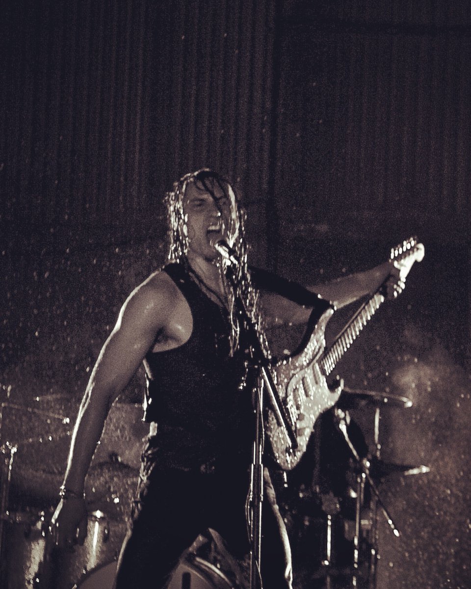 SabastianDuke's tweet photo. Add “The day you left” to your Spotify playlists!! #newmonarchmusic #rock #alternative #nowplaying #fender #gibson #marshall #newmusic 
 https://t.co/bTLTqwB4Uw https://t.co/ruxy4gmwP4