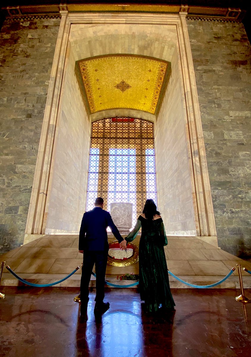 Sy1925b's tweet image. Evliliğe bir adım daha yaklaştığımız özel günümüzde senin temellerini attığın ülkede, senin yolunda, senin huzurundayız Atam. Sevgi ve özlemle. @SsBuse