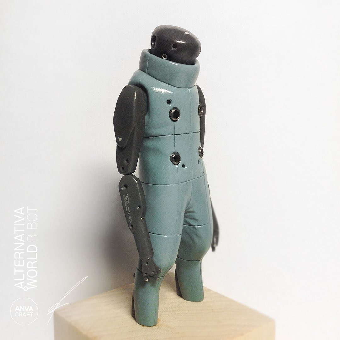 ANVACRAFT's tweet photo. One of the old handmade R-Bots figure 
#hardsurface #robot #robotdesign #handcrafted #toy #toydesign https://t.co/QEIZnMMezw