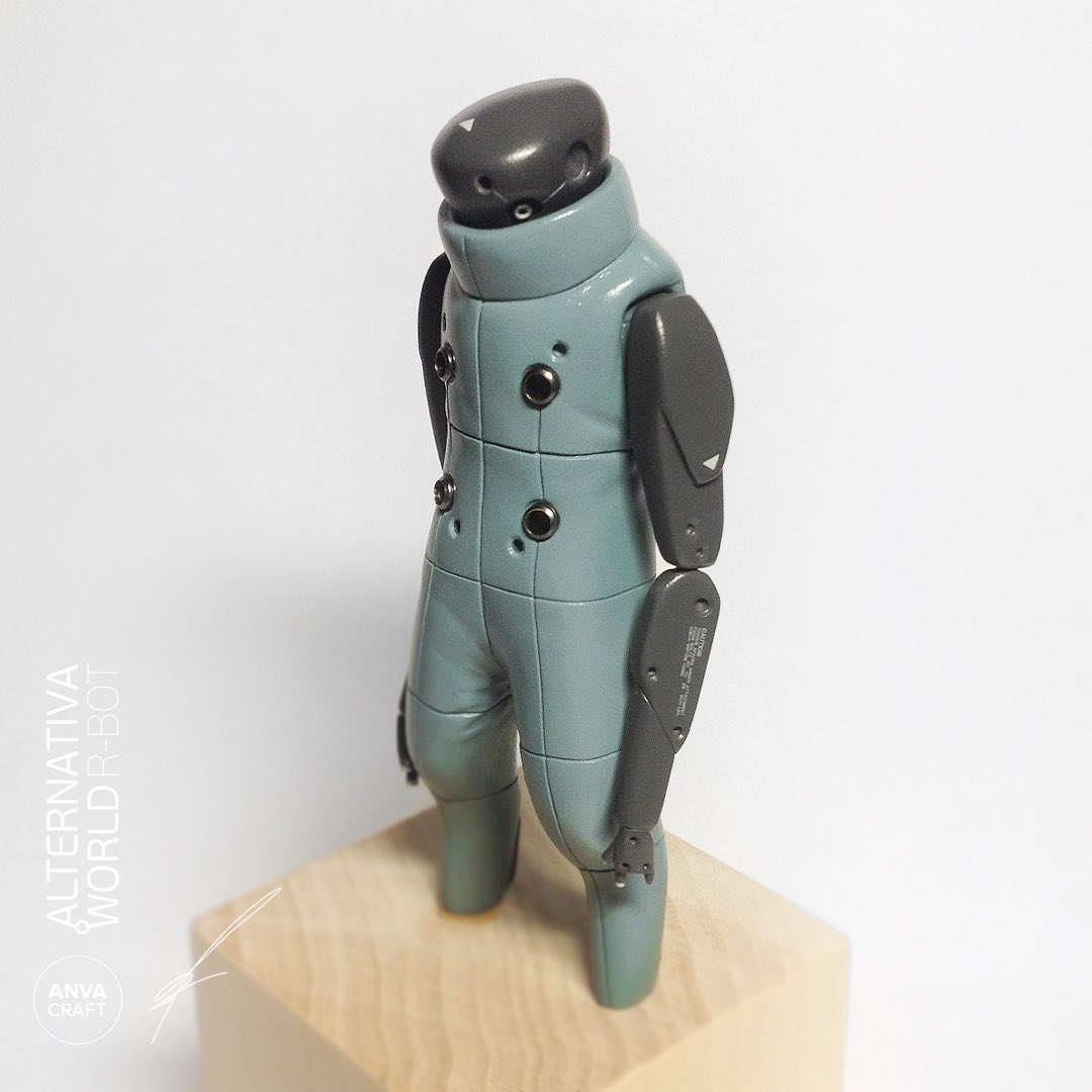 ANVACRAFT's tweet photo. One of the old handmade R-Bots figure 
#hardsurface #robot #robotdesign #handcrafted #toy #toydesign https://t.co/QEIZnMMezw
