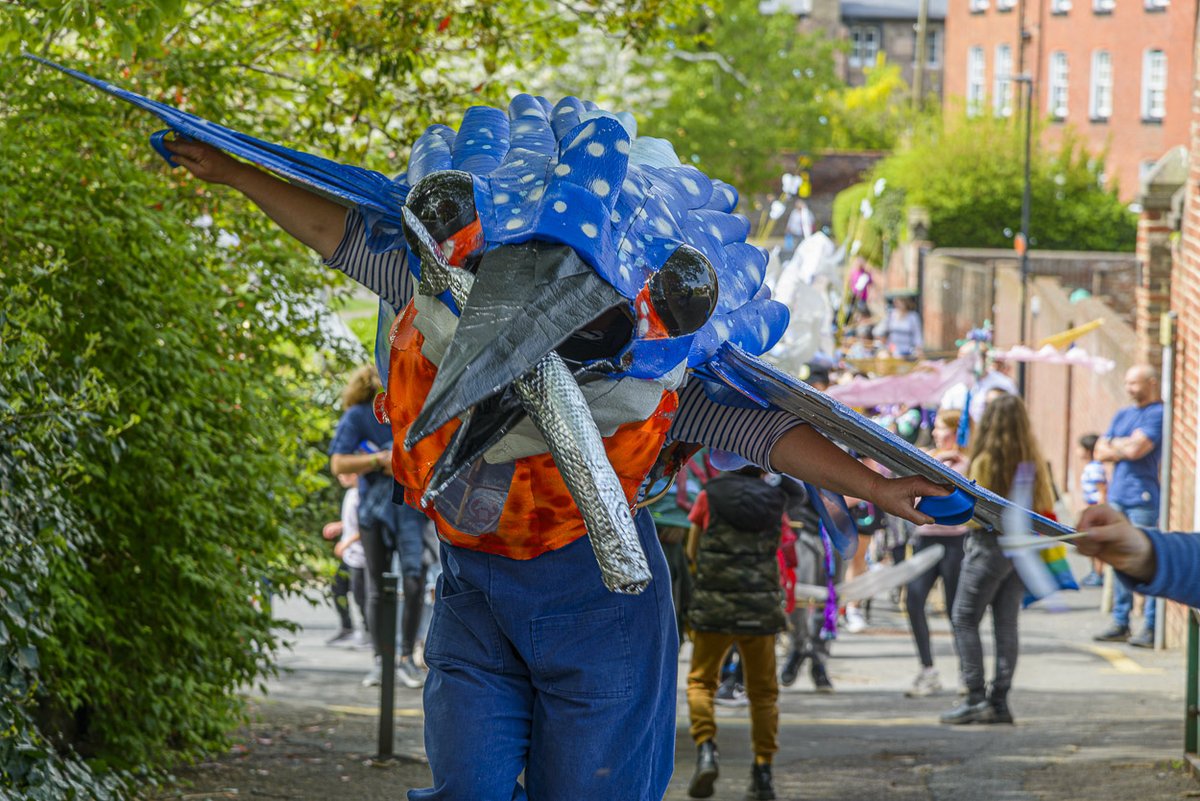 Fancy being a Hereford River Carnivaleer?🌊Come &amp; join the <a href="/WyeCarnival/">Hereford River Carnival</a> team as we help open &amp; close the 🐲<a href="/WyeRiverFest/">🌿Wye Valley River Festival🐲</a> 🌿in Monmouth (28.05) &amp; Ross (04.06). Be inside a giant puppet like kingfisher 
here, join the parade 🎉&amp; hand out goodies🦀Msg us to give it a go 🦩