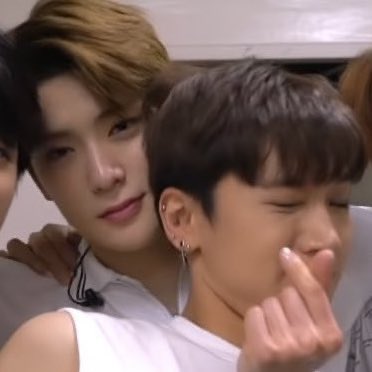 jeongjjay's tweet photo. ของใครคะหนู                                ของฉันจ่ะ https://t.co/dIht1O5PUr