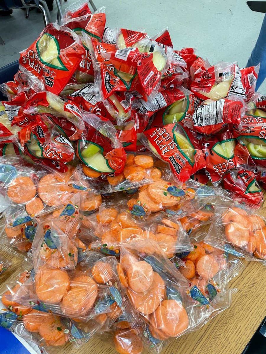 Almost daily our <a href="/BrowardGlobalS1/">@BrowardGlobalScholars</a> have recorded the amount of apples, carrots, oranges etc that others are throwing away. It is not just <a href="/STrailMiddle/">Silver Trail Middle School - Home of the Mustangs</a> affected. <a href="/GlobalCitiesOrg/">Global Cities, Inc.</a> conversations prove this is a Global issue.