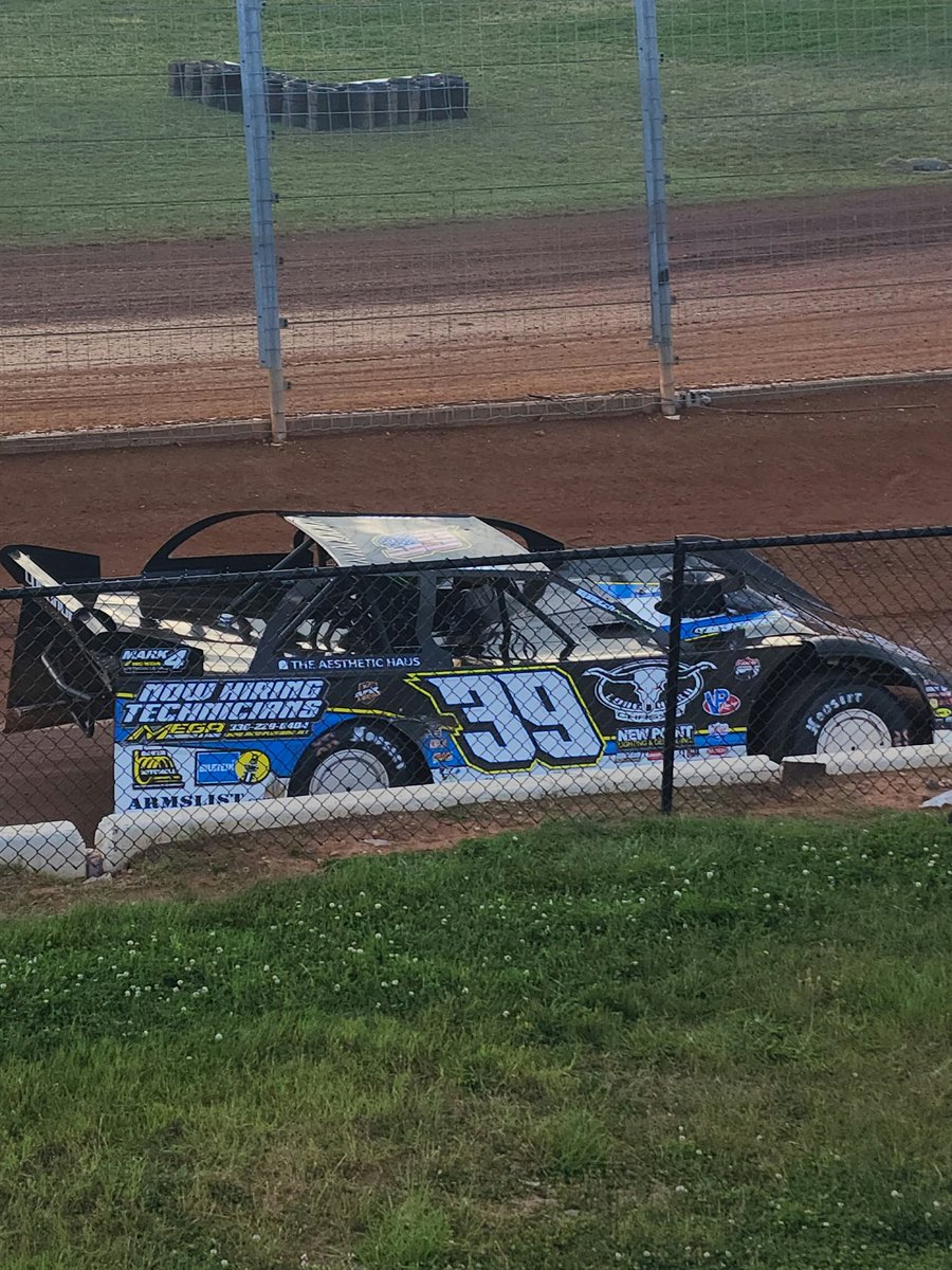 TheSouthernOut's tweet photo. Alright photo I got of @TimMccreadie out at @TheDirtTrack in his @LonghornChassis 39 machine for last night of @raceXR #Colossal100 #longhornchassis https://t.co/IqkLXt2Z0a