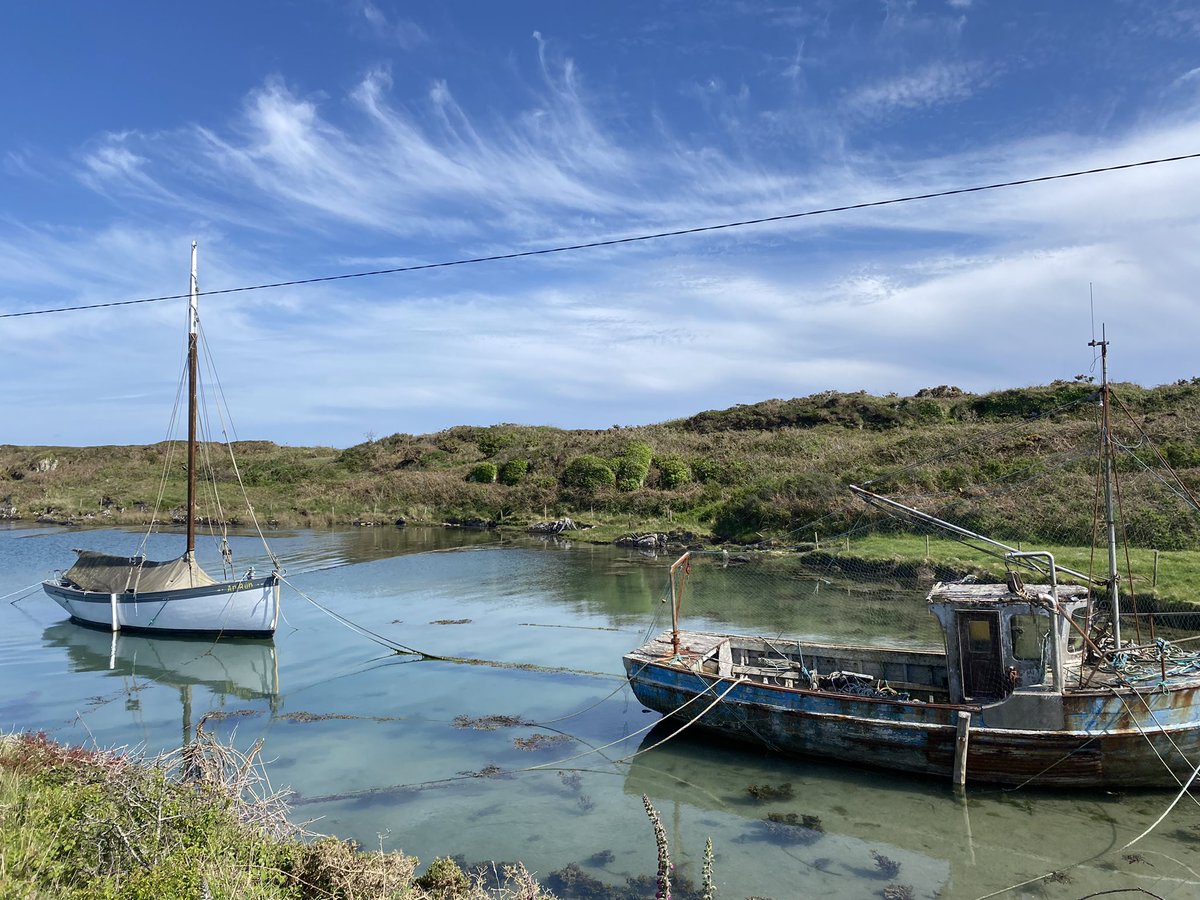 Copylines's tweet photo. The Sherkin Island art graduates’ show was stunning this weekend, with installations all over the island. Congrats to all! Moving to @westcorkarts next. @100DaysOfWalkin @pure_cork #200Crew #WestCork #SherkinIsland https://t.co/Toe74DeSLh