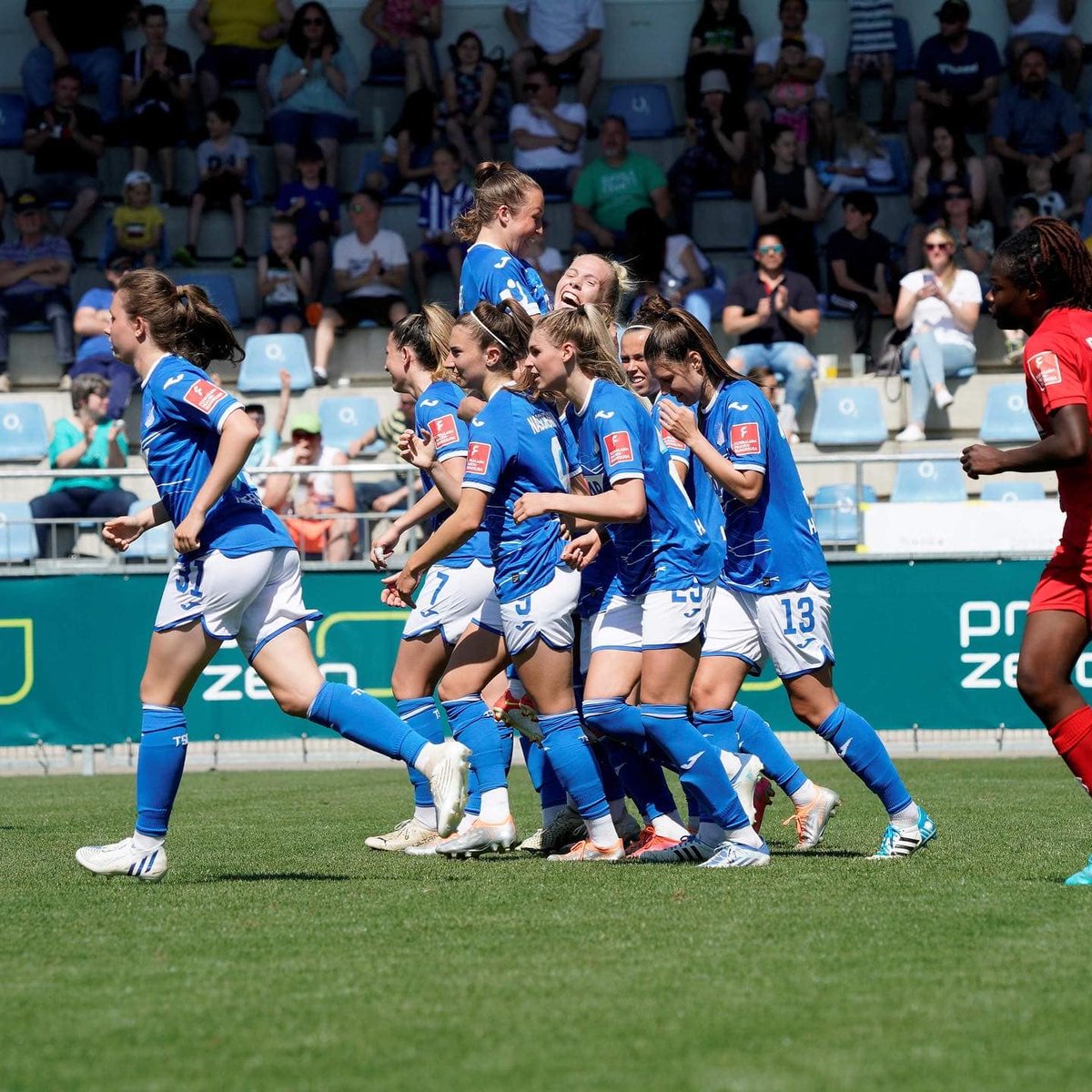 HoffeFrauen's tweet photo. 3:3 im letzten Saisonspiel gegen die @FrauenSCSand ! 💥 Celina Degen (58.) und Chantal Hagel (90.) treffen im zweiten Durchgang für die #FrauenTSG.
#TSGSCS #DieLiga #tsghoffenheim #TSG https://t.co/ayimfYWLMF