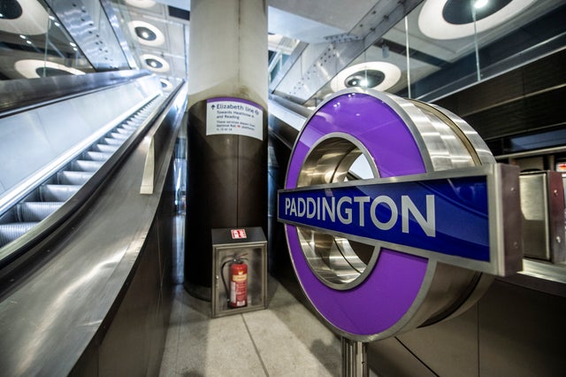MetropolitanLi6's tweet photo. Pictures of the new elizabeth line crossrail stations and train https://t.co/c2PxE5BpNo