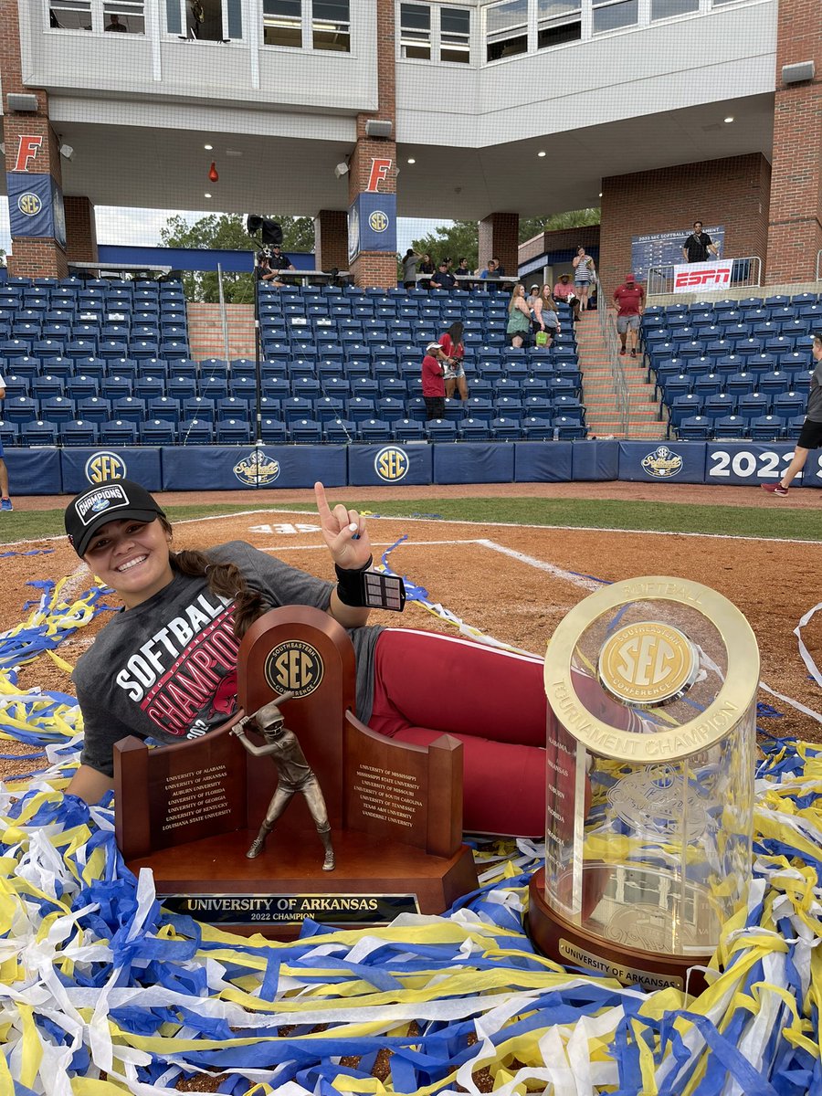 mmmarlene18's tweet photo. we are just getting started!!! #SECCHAMPS x2😤❤️ https://t.co/uh0vBRUTZB