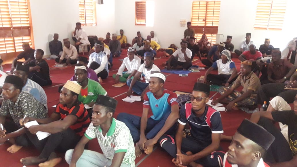 ChNaeemABajwa's tweet photo. Students of jamiat ul Mubashireen Burkina Faso
Watching #GodSummit2022 with French Translation
On MTA Africa
#reviewreligions https://t.co/0FIHKWUJZE