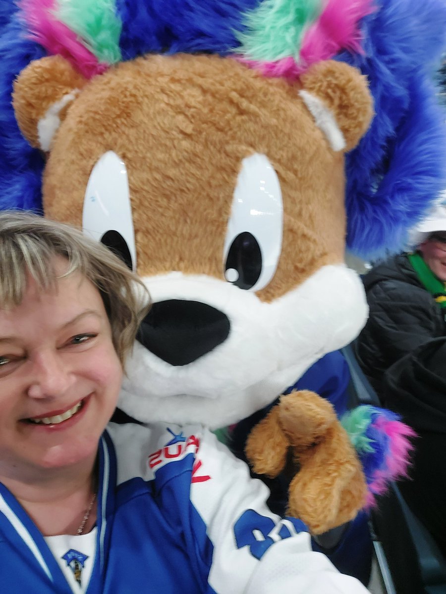 MultanenKati's tweet photo. Tuntuu, että joku kurkkii selän takana. #NokiaAreena #Miracleo https://t.co/Mk3yZTYNvA