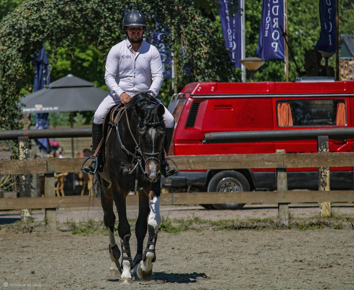 Ghislaine_013's tweet photo. Kon het niet laten om foto's te maken bij deze manege tijdens een rondje wandelen door strabrechtse heide. Waren net wedstrijden aan de gang en heb van een afstandje in het bos staan toekijken😃 https://t.co/uMqRcfP9Jp