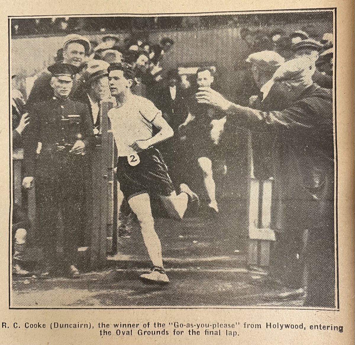topping_darren's tweet photo. June 1931. R.C. Cooke of Duncairn A.C. enters The Oval for the final lap after running all the way from Holywood https://t.co/7pExToUZyP