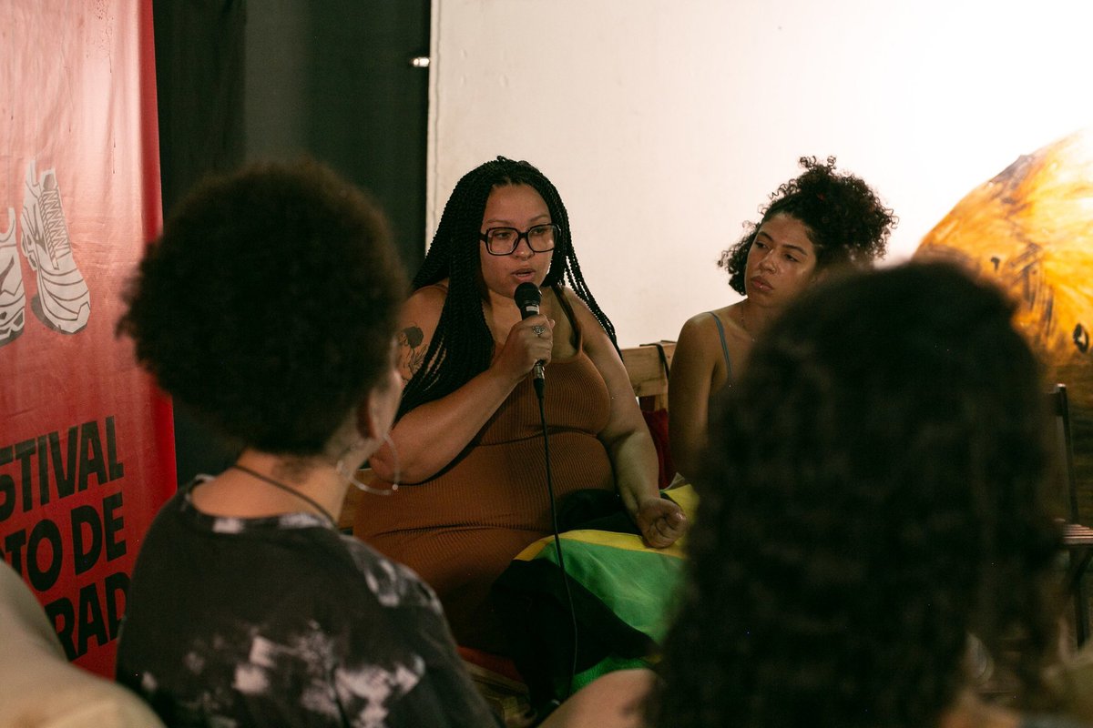 fotodequebrada's tweet photo. Silvana Mendes, Aya e Ada Souza bateram um papo brabo sobre "Visualidades Transgressoras" na tarde do último sábado (14) no Foto de Quebrada 🖤 Arrasaram!

#fotodequebrada #foto #fotografia #quebrada https://t.co/opqKJDOfDJ