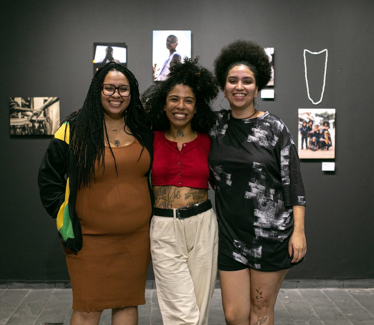 fotodequebrada's tweet photo. Silvana Mendes, Aya e Ada Souza bateram um papo brabo sobre "Visualidades Transgressoras" na tarde do último sábado (14) no Foto de Quebrada 🖤 Arrasaram!

#fotodequebrada #foto #fotografia #quebrada https://t.co/opqKJDOfDJ