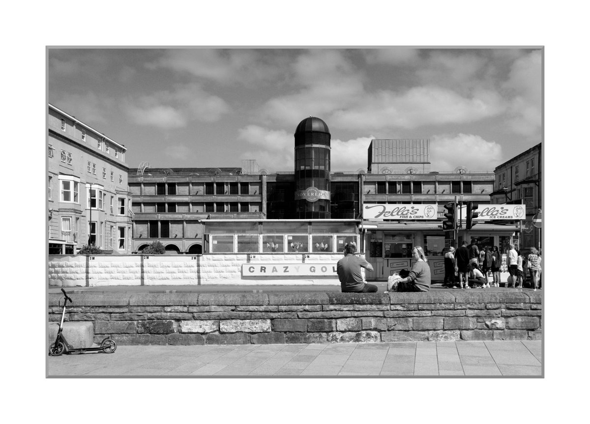 UnaOculusAperta's tweet photo. 'Two Fella's sell Fish &amp; Chips and Ice Cream'

#blackandwhitephotography #street #streetphotography #arch #promenade #carpark #SovereignCentre  #Seaside #people #fellas #CrazyGolf #WestonSuperMare #WsM https://t.co/jOsKfyIyUJ