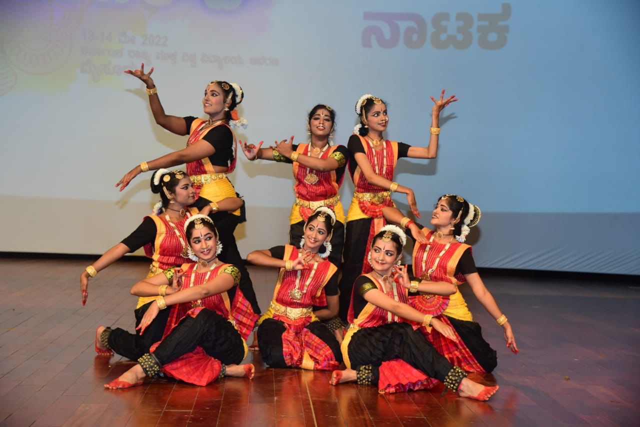 Group presentation - different stills/ poses in bharatantyam -classical  dance | Edited by Rubi| - YouTube