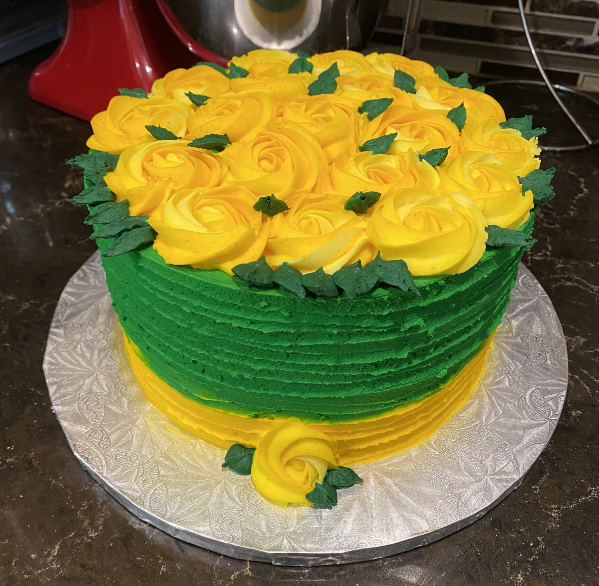 SDelve3119's tweet photo. A tasty treat for a special mom! Key Lime cake with Madagascar vanilla buttercream icing. 🌼
#onesweetworldcambridge #cake #yellowandgreen #keylimecake https://t.co/rRa6yaXjH9