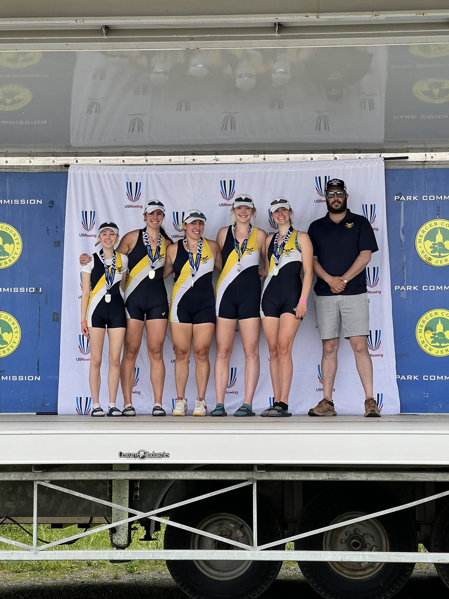 MerionMercy's tweet photo. Congrats to Merion Rowing and Coach Malone as our Varsity 4+ (Amy Werner (cox), Caroline Schreiber, Justine Medveckus, Mary Gray, Olivia TK) took 2nd at the @usrowing Mid-Atlantic Championships this weekend 
The Varsity Light 4+ also took 5th! 💪🏼 #rollbears #rowbears https://t.co/1Ltsbvyb2q