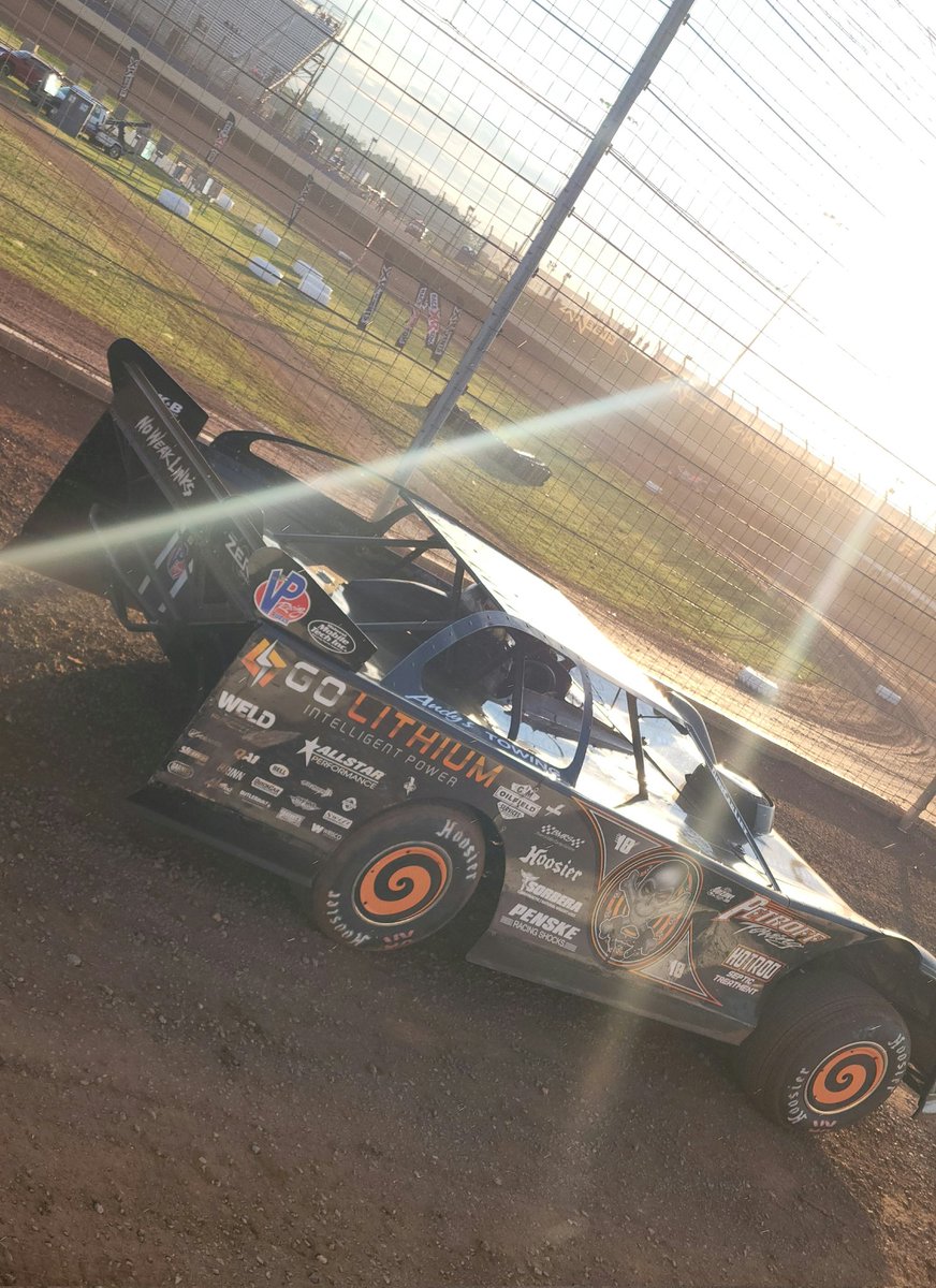 TheSouthernOut's tweet photo. Another alright photo of @SBR_TeamZero out at @TheDirtTrack for the last night of @raceXR #Colossal100 #Bloomquist #blacksunshine https://t.co/r2TT4xXCfY