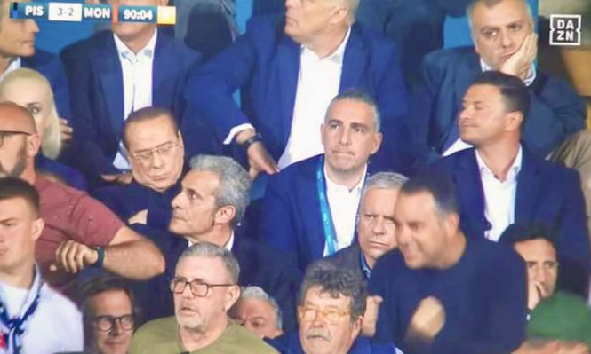 Stronza's tweet photo. Partita avvincente 🤓
#PisaMonza https://t.co/H61ewfSOXp
